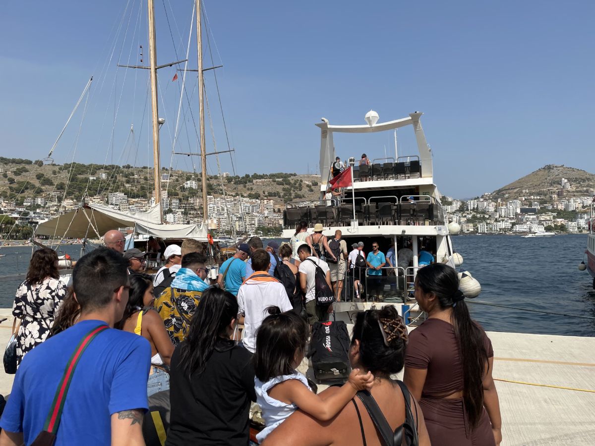 boarding ferry from Saranda to Corfu