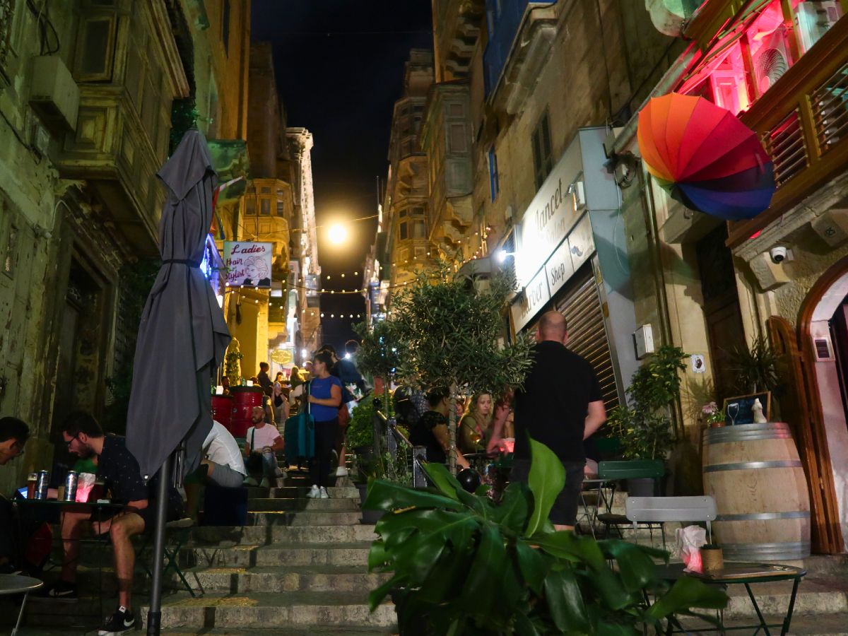 people having a drinks at Night in Bars in Valletta