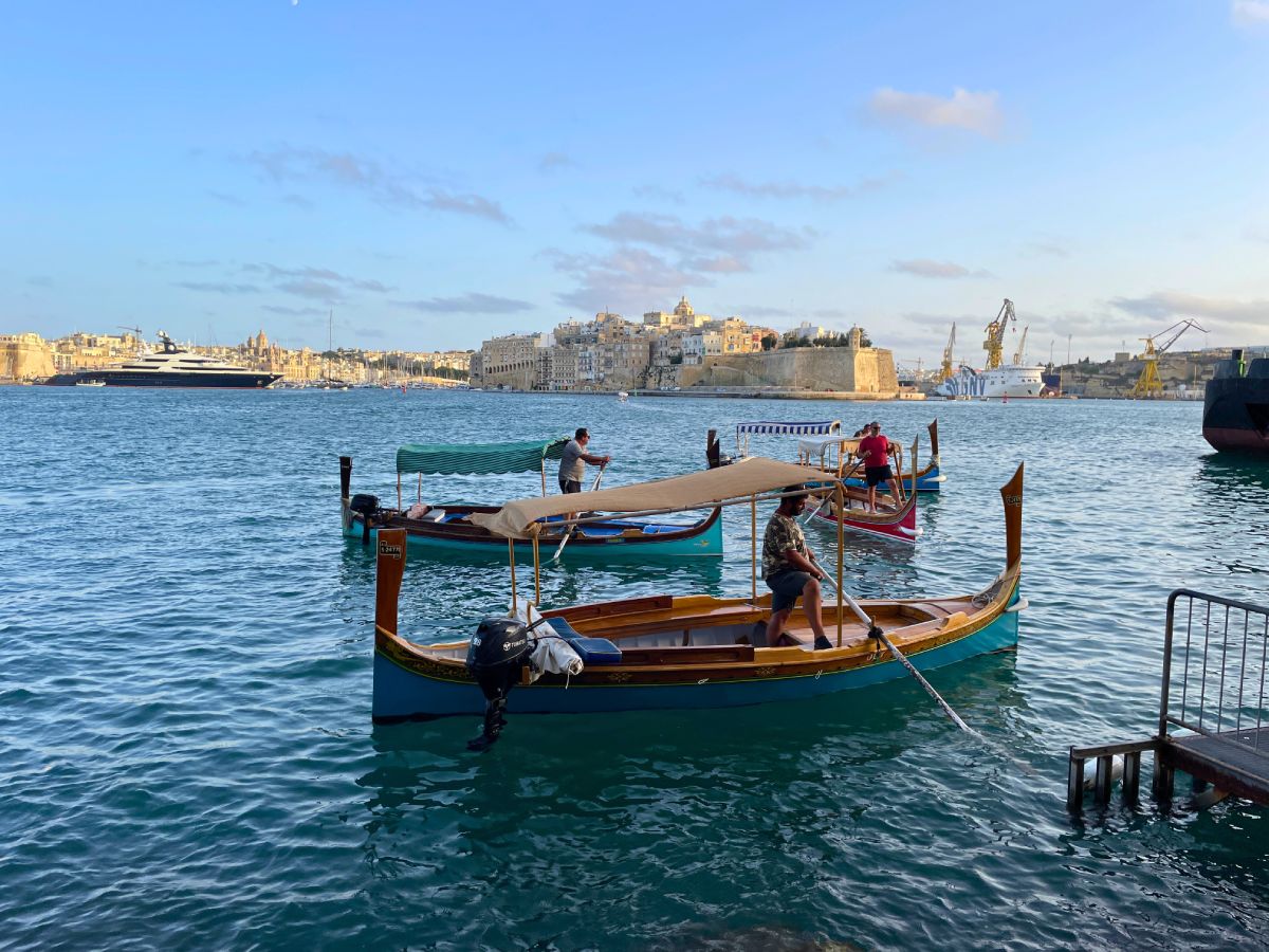 gondolas to Three Cities are waiting for people