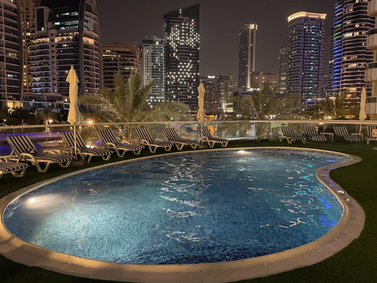 swimming pool in Pearl Marina Hotel Apartments at night