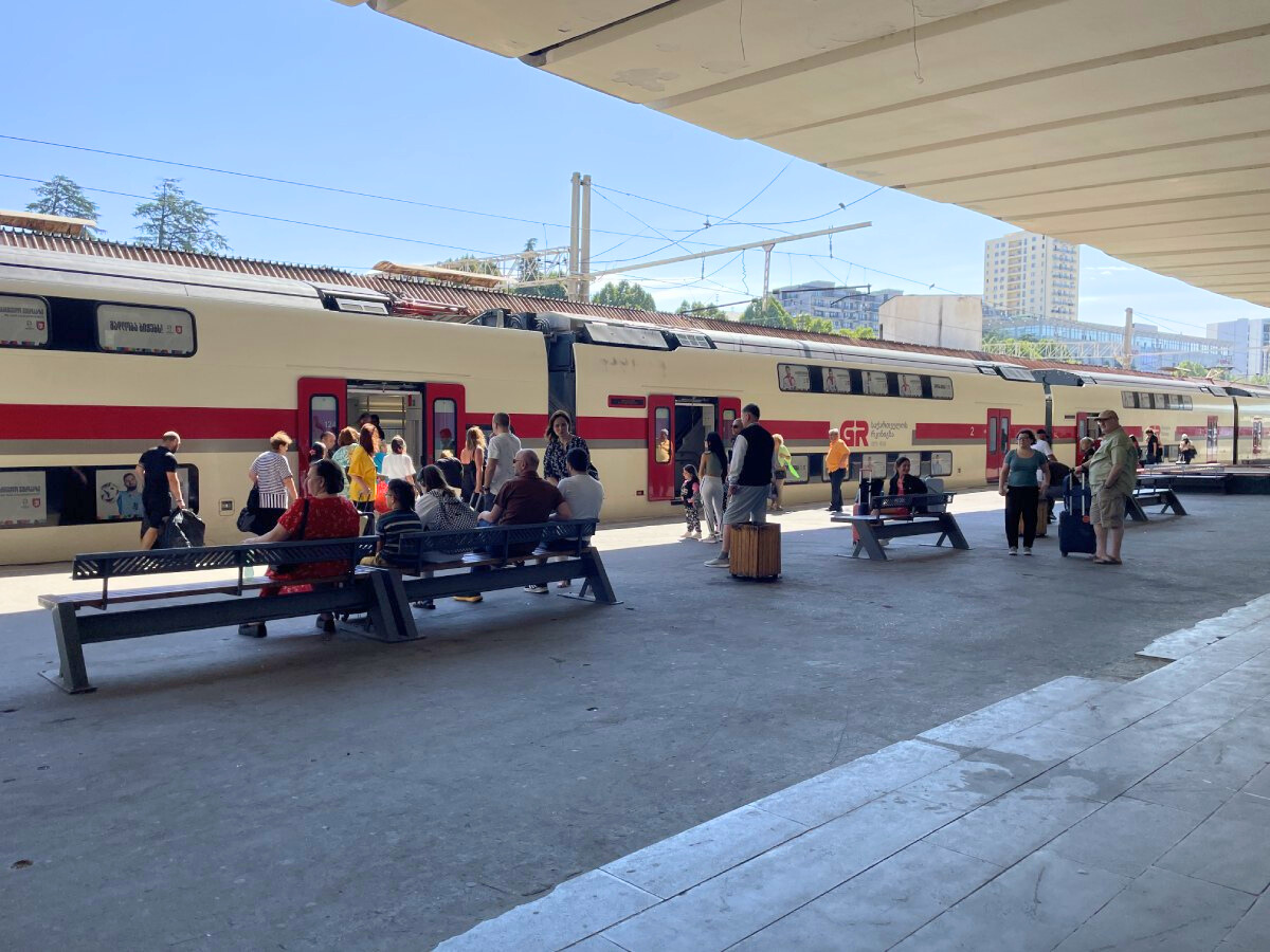 tbilisi train station platform no.1